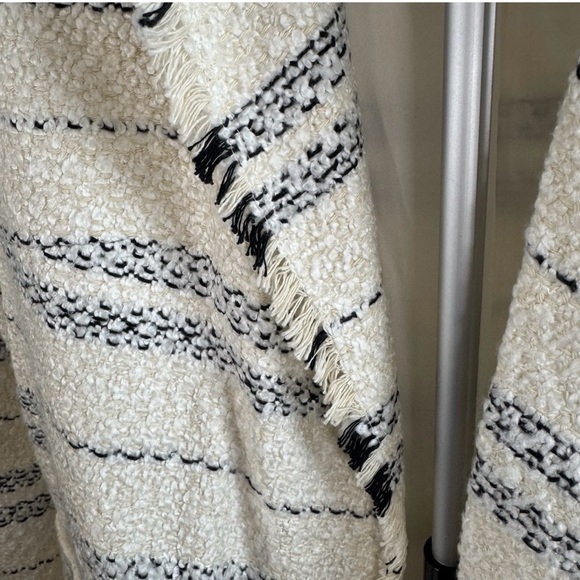 Express NWT Ivory w/Navy Stripes Draped Boucle Blazer Sz M Womens Cozy Cottage - Picture 4 of 9